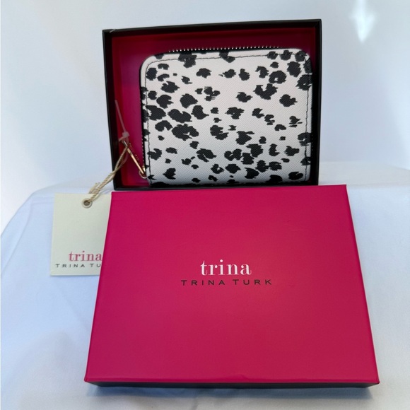 Trina Turk Black & White Leather Zip Wallet (New in Box) - Picture 9 of 10